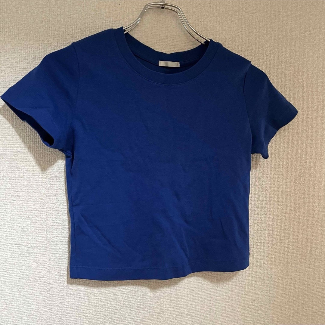 GU(ジーユー)のTシャツ 半袖　GU 短丈　 半袖Tシャツ　ブルー　ダンス　スポーツ　夏 レディースのトップス(Tシャツ(半袖/袖なし))の商品写真