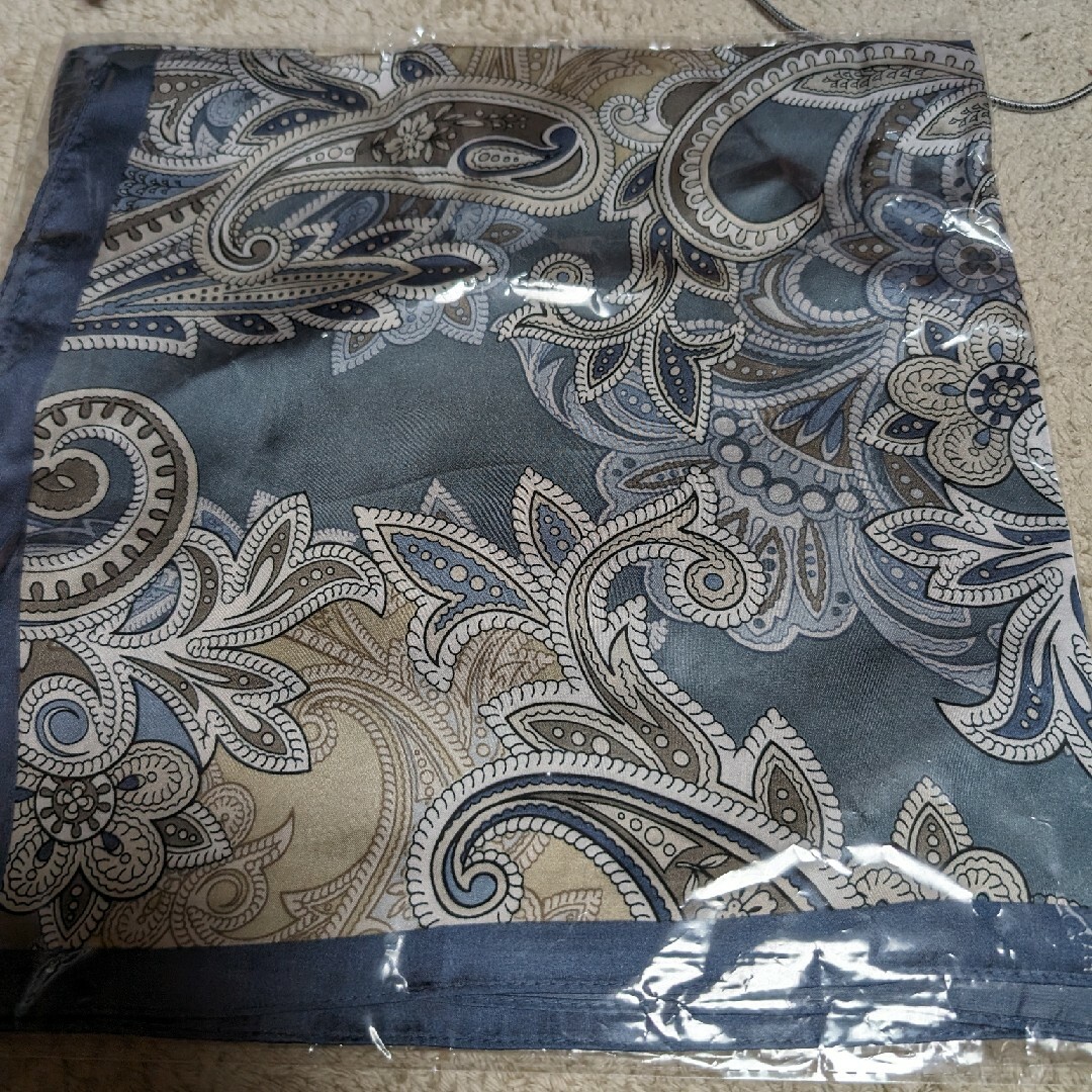 即日配送　スカーフ バッグスカーフ ブルー バンダナ ヘアアクセサリー 上品 レディースのファッション小物(バンダナ/スカーフ)の商品写真