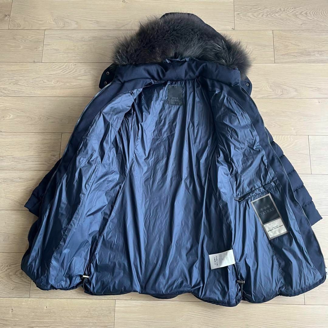 TATRAS(タトラス)のタトラス　20AW　LAVIANA　ウール　ネイビー　ダウンコート　ファー　０１ レディースのジャケット/アウター(ダウンジャケット)の商品写真