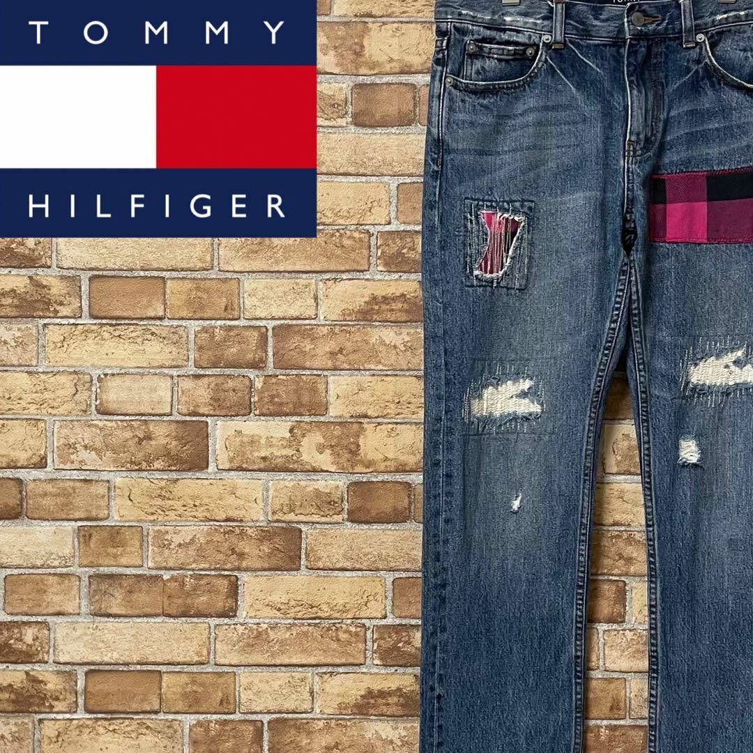 TOMMY HILFIGER(トミーヒルフィガー)のトミーヒルフィガー　デニム　ジーンズ　ジーパン　ビッグロゴ　ダメージ加工　M メンズのパンツ(デニム/ジーンズ)の商品写真