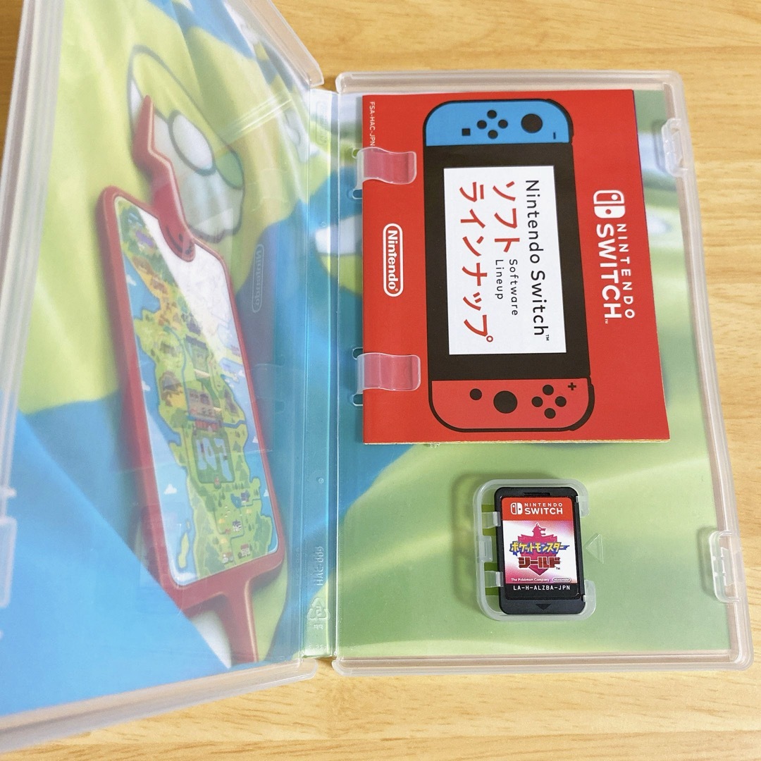 Nintendo Switch(ニンテンドースイッチ)のポケットモンスター シールド エンタメ/ホビーのゲームソフト/ゲーム機本体(家庭用ゲームソフト)の商品写真