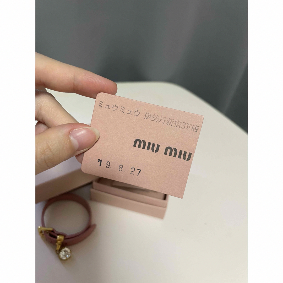miumiu(ミュウミュウ)のMIUMIU クリスタル付きマドラスレザーブレスレット レディースのアクセサリー(ブレスレット/バングル)の商品写真
