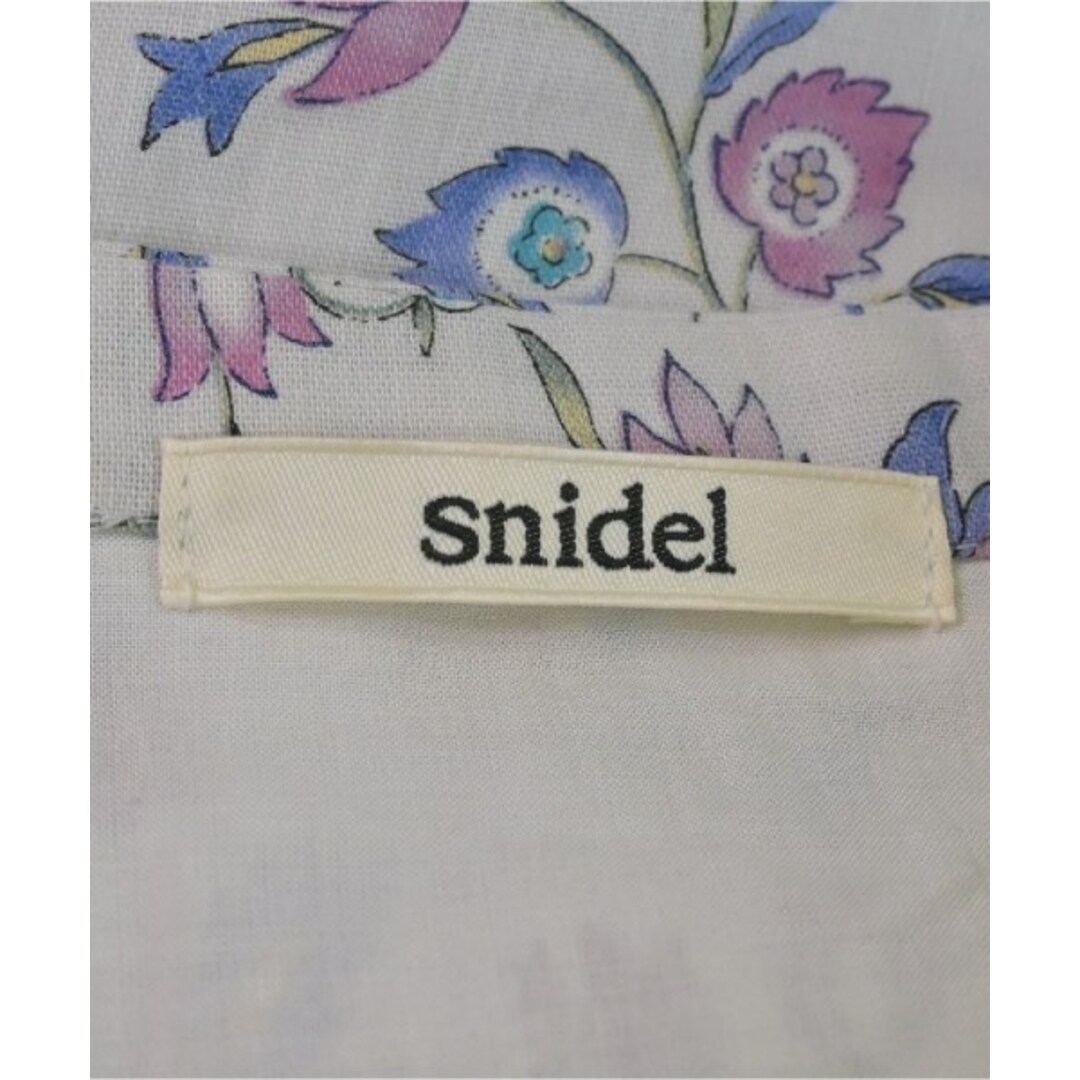 SNIDEL(スナイデル)のSNIDEL スナイデル ワンピース F オフホワイト系x紫x青等(花柄) 【古着】【中古】 レディースのワンピース(ひざ丈ワンピース)の商品写真