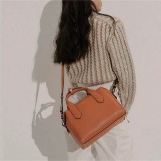 チャールズアンドキース(Charles and Keith)のチャールズアンドキース　ボストンバッグ(ショルダーバッグ)