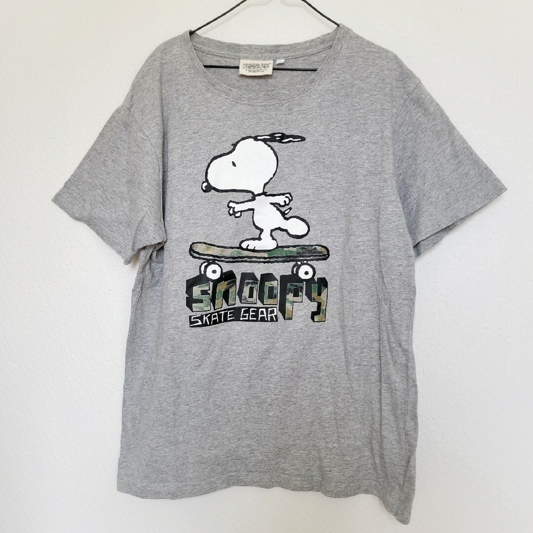 PEANUTS(ピーナッツ)の古着　スヌーピー　PEANUT　半袖Tシャツ　Mサイズ　グレー メンズのトップス(Tシャツ/カットソー(半袖/袖なし))の商品写真