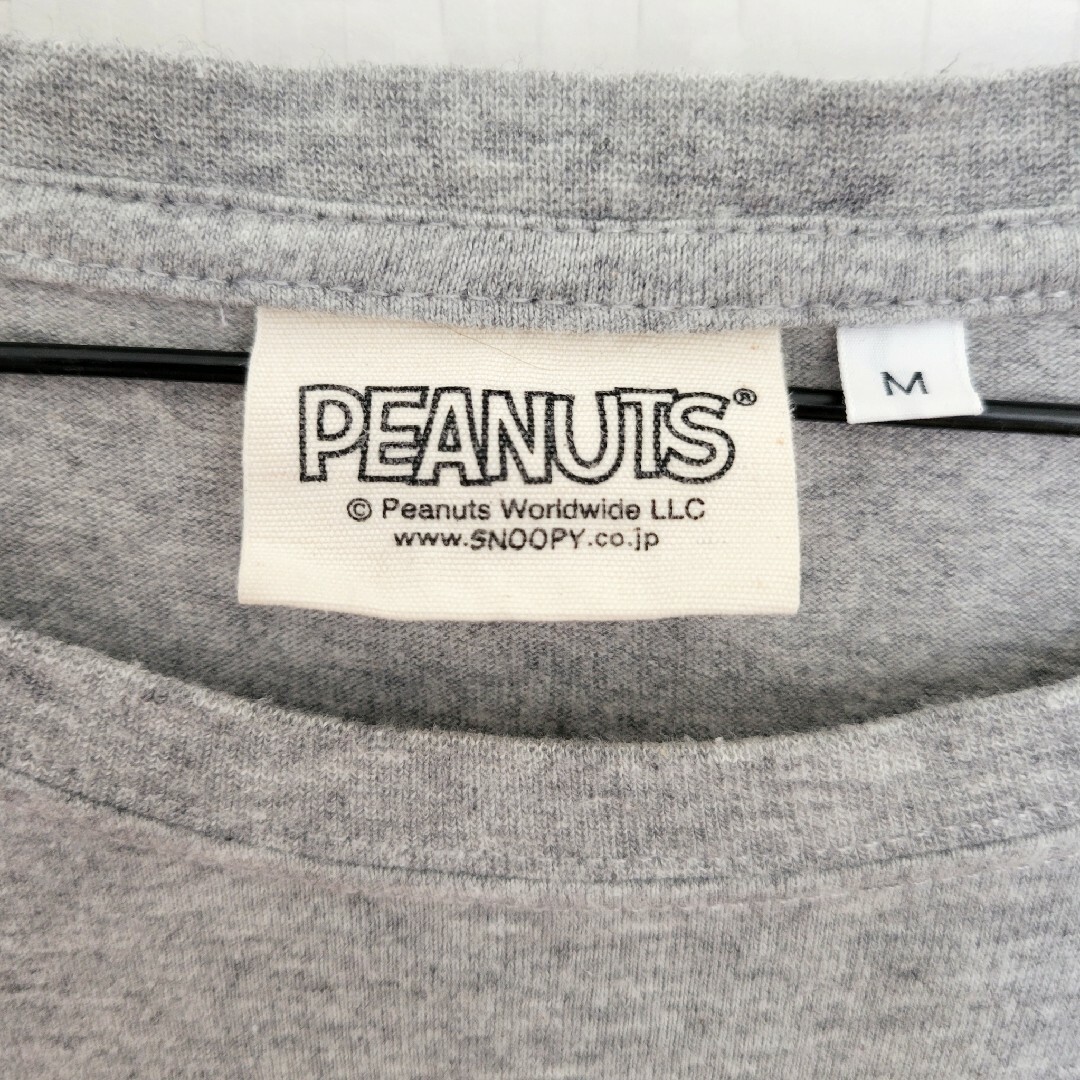 PEANUTS(ピーナッツ)の古着　スヌーピー　PEANUT　半袖Tシャツ　Mサイズ　グレー メンズのトップス(Tシャツ/カットソー(半袖/袖なし))の商品写真