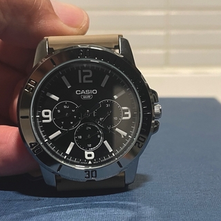 カシオ(CASIO)のカシオ アナログ腕時計　新品 ビッグフェイスクロノグラフ　国内未発売海外モデル(腕時計(アナログ))