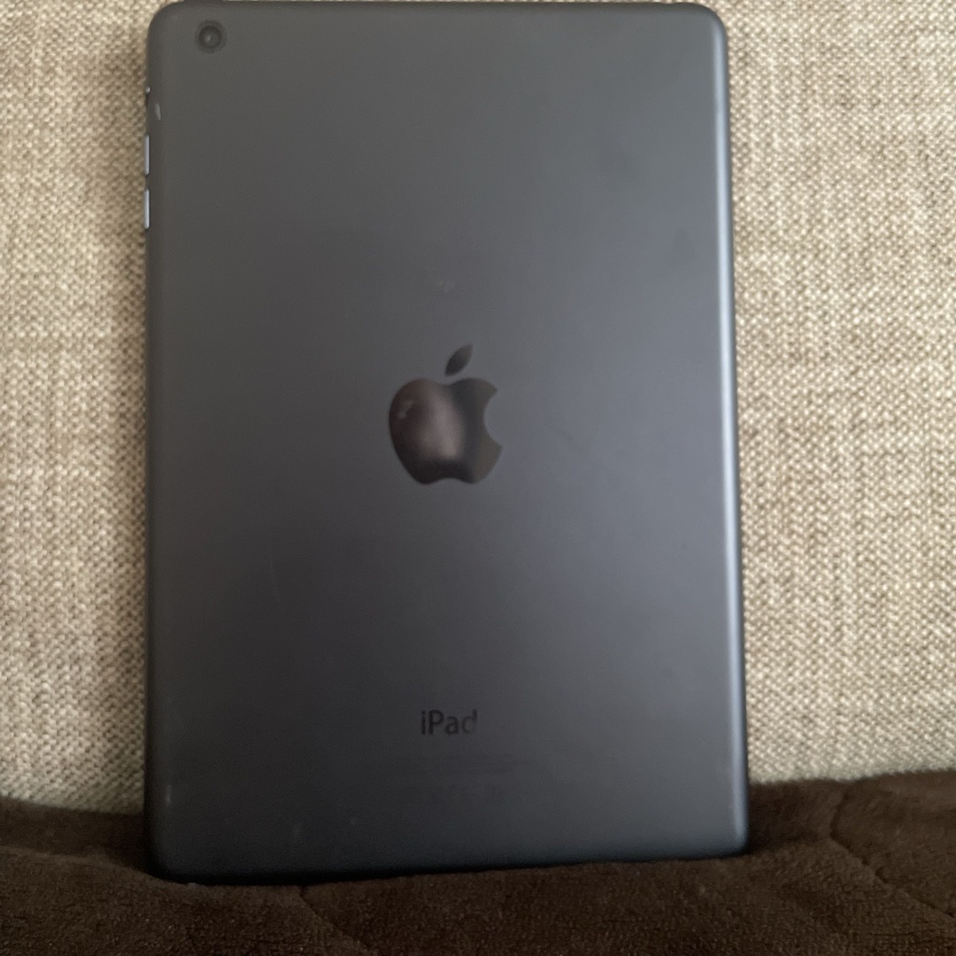 Apple(アップル)のi Pad min WiFi 第一世代　32G  スマホ/家電/カメラのPC/タブレット(タブレット)の商品写真