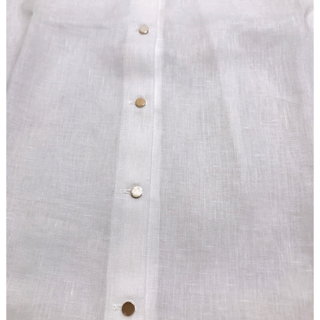 SHIPS(シップス)の新品未使用　SHIPS  テレデランカットオフカラーシャツ　M 白色　リネン レディースのトップス(シャツ/ブラウス(半袖/袖なし))の商品写真