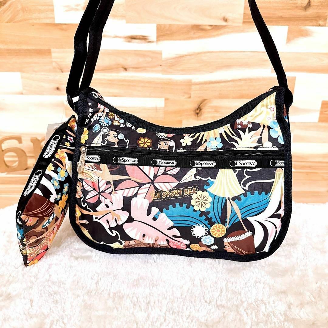 LeSportsac(レスポートサック)の未使用/ハワイ限定【レスポートサック】ワヒネフラ柄 アロハ ショルダーバッグ 黒 レディースのバッグ(ショルダーバッグ)の商品写真