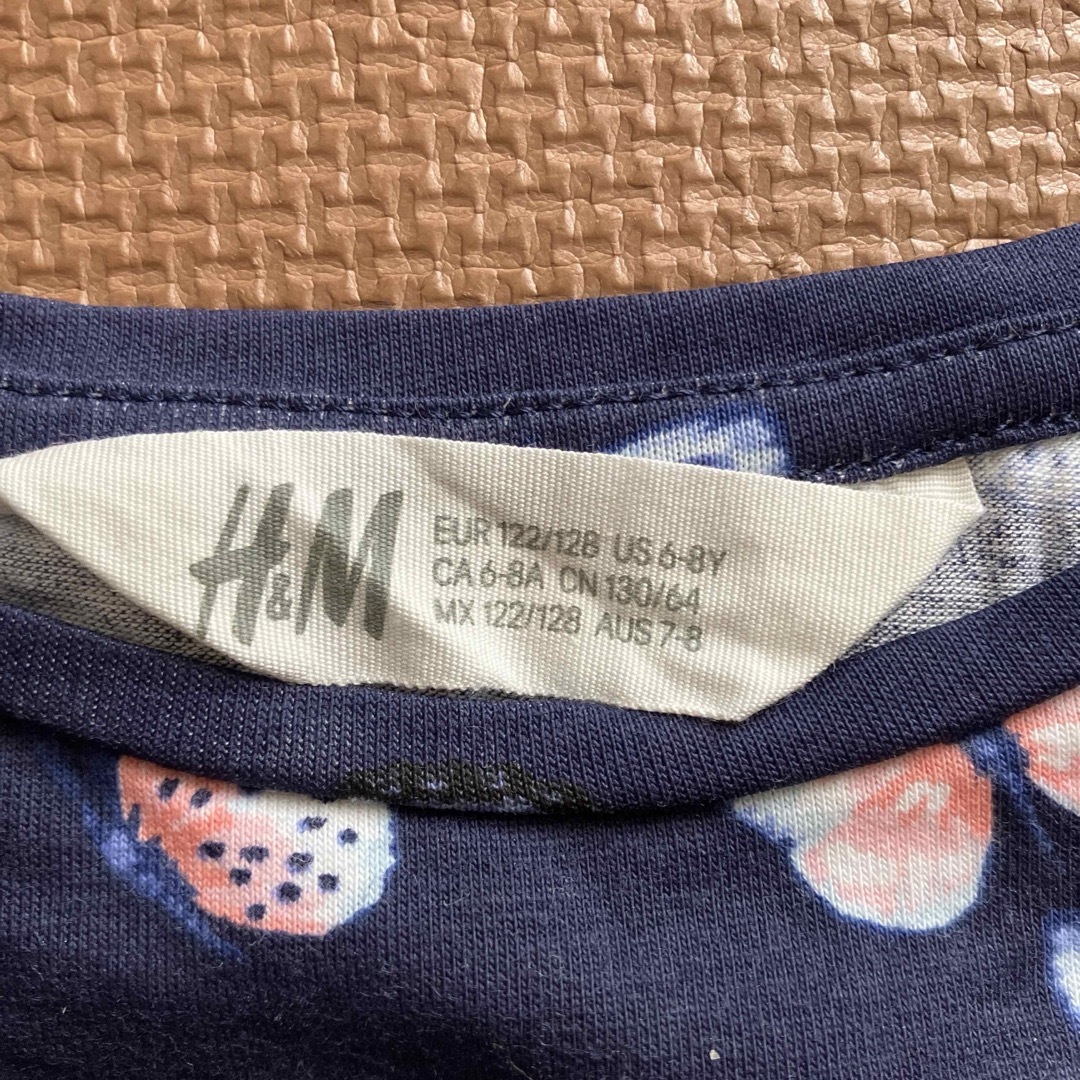 H&M(エイチアンドエム)のH&M  キッズカットソー　120 キッズ/ベビー/マタニティのキッズ服女の子用(90cm~)(Tシャツ/カットソー)の商品写真