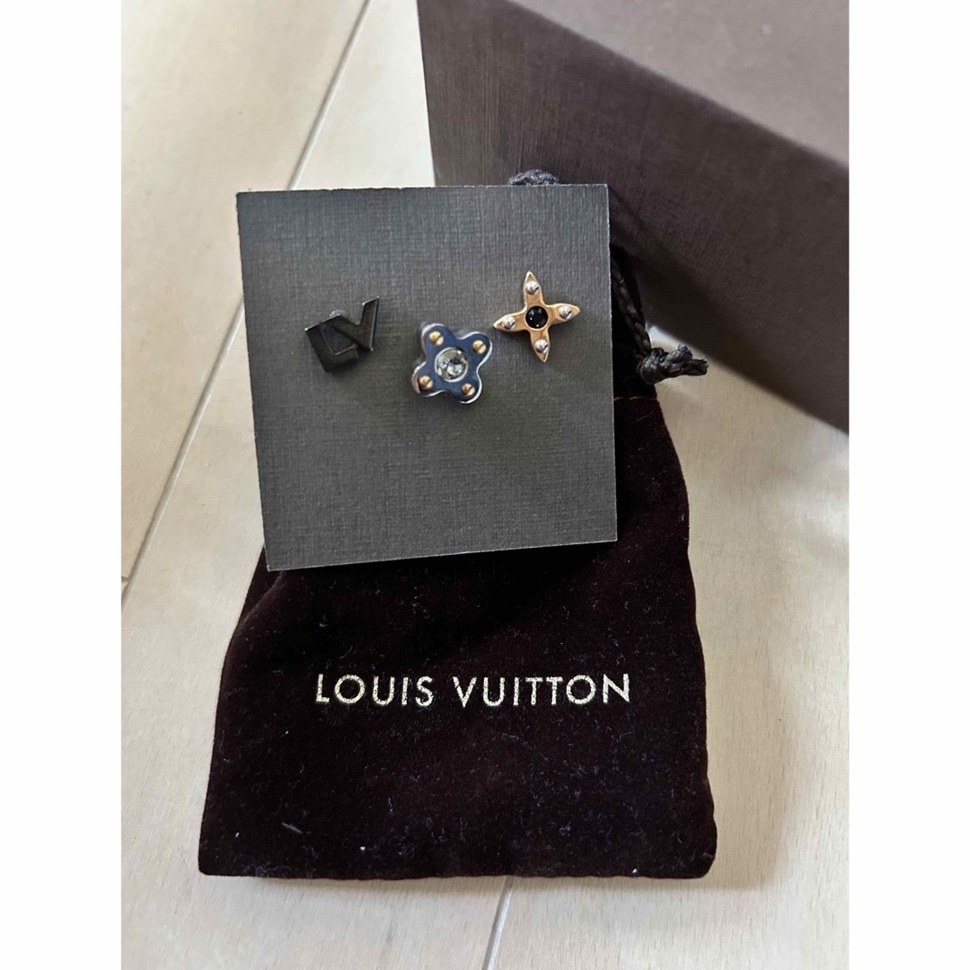 LOUIS VUITTON(ルイヴィトン)の#ルイ・ヴィトン ブックルドレイユ ラブレターズ ピアス#3点セット レディースのアクセサリー(ピアス)の商品写真