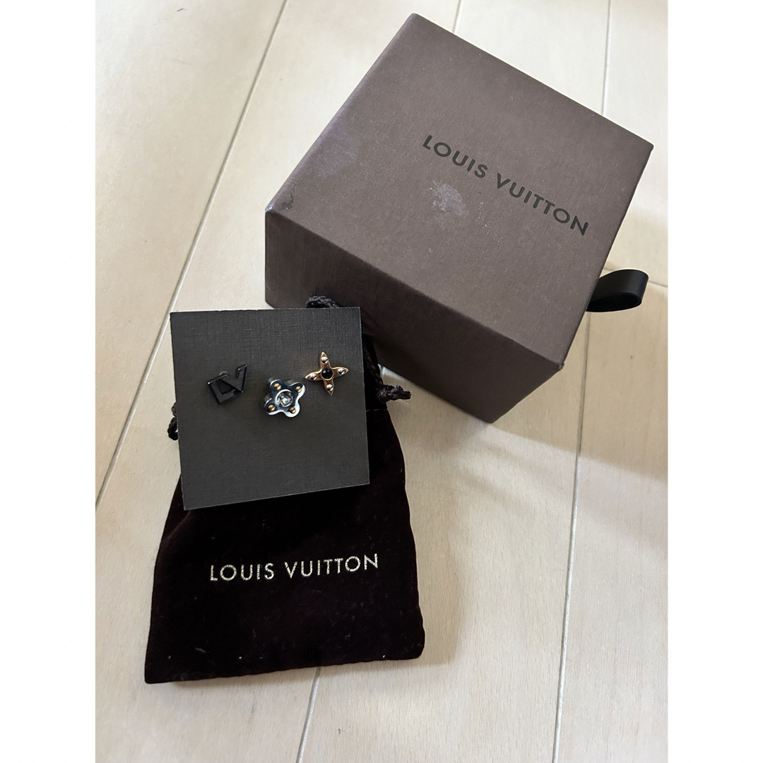 LOUIS VUITTON(ルイヴィトン)の#ルイ・ヴィトン ブックルドレイユ ラブレターズ ピアス#3点セット レディースのアクセサリー(ピアス)の商品写真