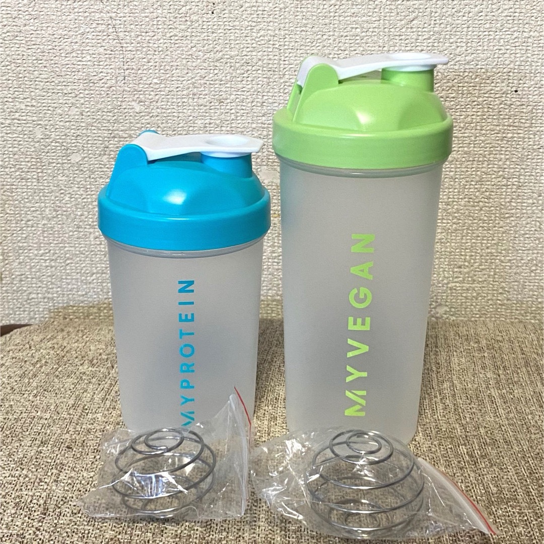 MYPROTEIN(マイプロテイン)のマイプロテイン シェイカー　2本（青＆緑） スポーツ/アウトドアのトレーニング/エクササイズ(トレーニング用品)の商品写真