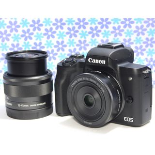 キヤノン(Canon)のWi-Fi内蔵★Canon EOS kiss M ダブルレンズキット★極美品★(ミラーレス一眼)