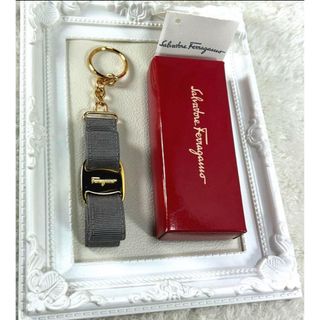 Salvatore Ferragamo - 美品　フェラガモ　ヴァラ　キーリング　キーホルダー　チャーム