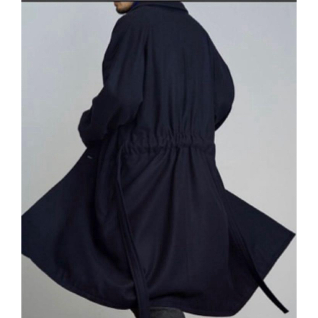 ARTS&SCIENCE(アーツアンドサイエンス)のARTS&SCIENCE Drawstring robe coat ネイビー メンズのジャケット/アウター(ステンカラーコート)の商品写真