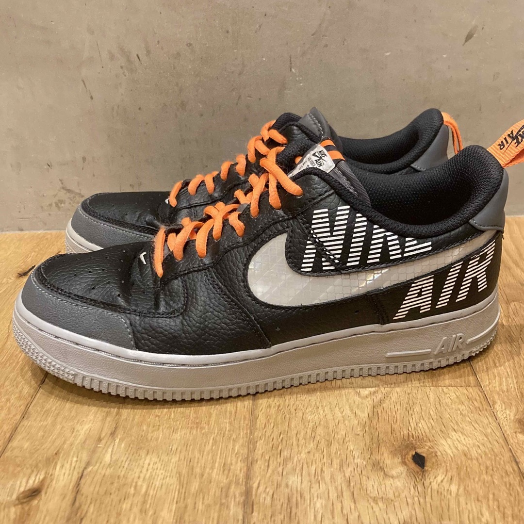 NIKE(ナイキ)のNIKE ナイキ AIR FORCE 1 07 LV8 2 スニーカー　ブラック メンズの靴/シューズ(スニーカー)の商品写真