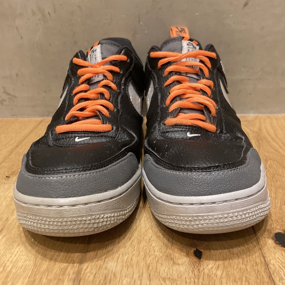 NIKE(ナイキ)のNIKE ナイキ AIR FORCE 1 07 LV8 2 スニーカー　ブラック メンズの靴/シューズ(スニーカー)の商品写真