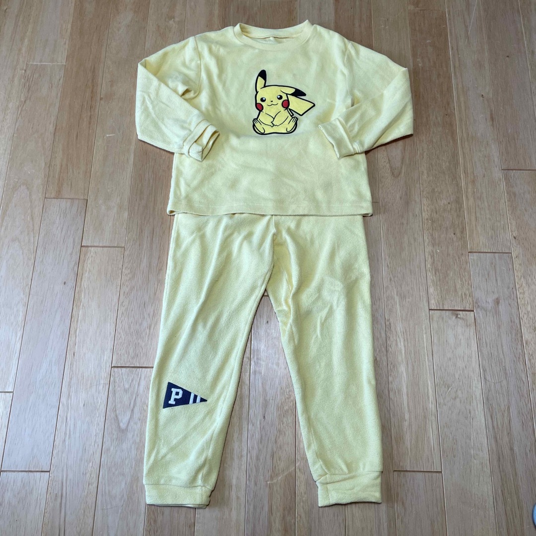 GU(ジーユー)のＧＵ　ポケモン　ピカチュウ  フリース　ルームウェア　140 キッズ/ベビー/マタニティのキッズ服男の子用(90cm~)(パジャマ)の商品写真