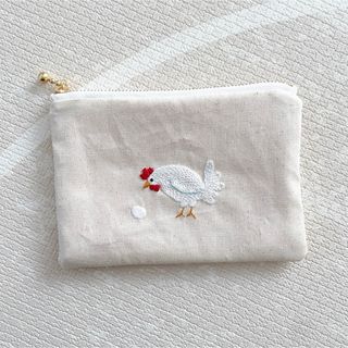 ハンドメイド　手刺繍　にわとり　刺繍　ファスナーポーチ　メイクポーチ　ミニポーチ(ポーチ)