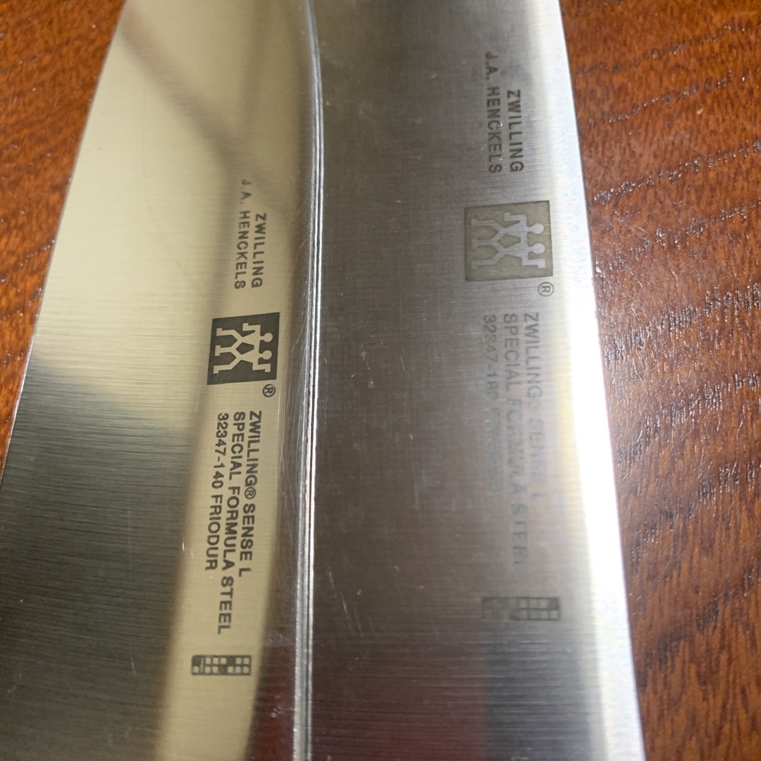 Zwilling J.A. Henckels(ツヴィリングジェイエーヘンケルス)の三徳包丁 -32347-ZWILLING J A HENCKELS 2点セット インテリア/住まい/日用品のキッチン/食器(調理道具/製菓道具)の商品写真