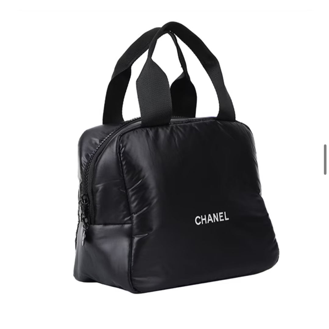 CHANEL(シャネル)のシャネルノベルティミニバッグ　新品未使用品 レディースのバッグ(ショルダーバッグ)の商品写真