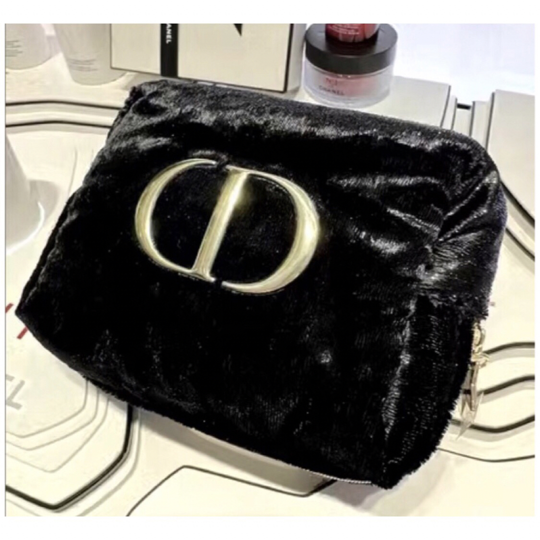 Christian Dior(クリスチャンディオール)の【⠀新品未使用 】 Dior ディオール   新品未使用　ノベルティポーチ レディースのファッション小物(ポーチ)の商品写真