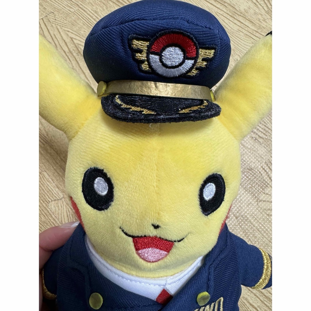 ポケモン(ポケモン)の羽田空港　限定　機長　ピカチュウ　 エンタメ/ホビーのおもちゃ/ぬいぐるみ(キャラクターグッズ)の商品写真