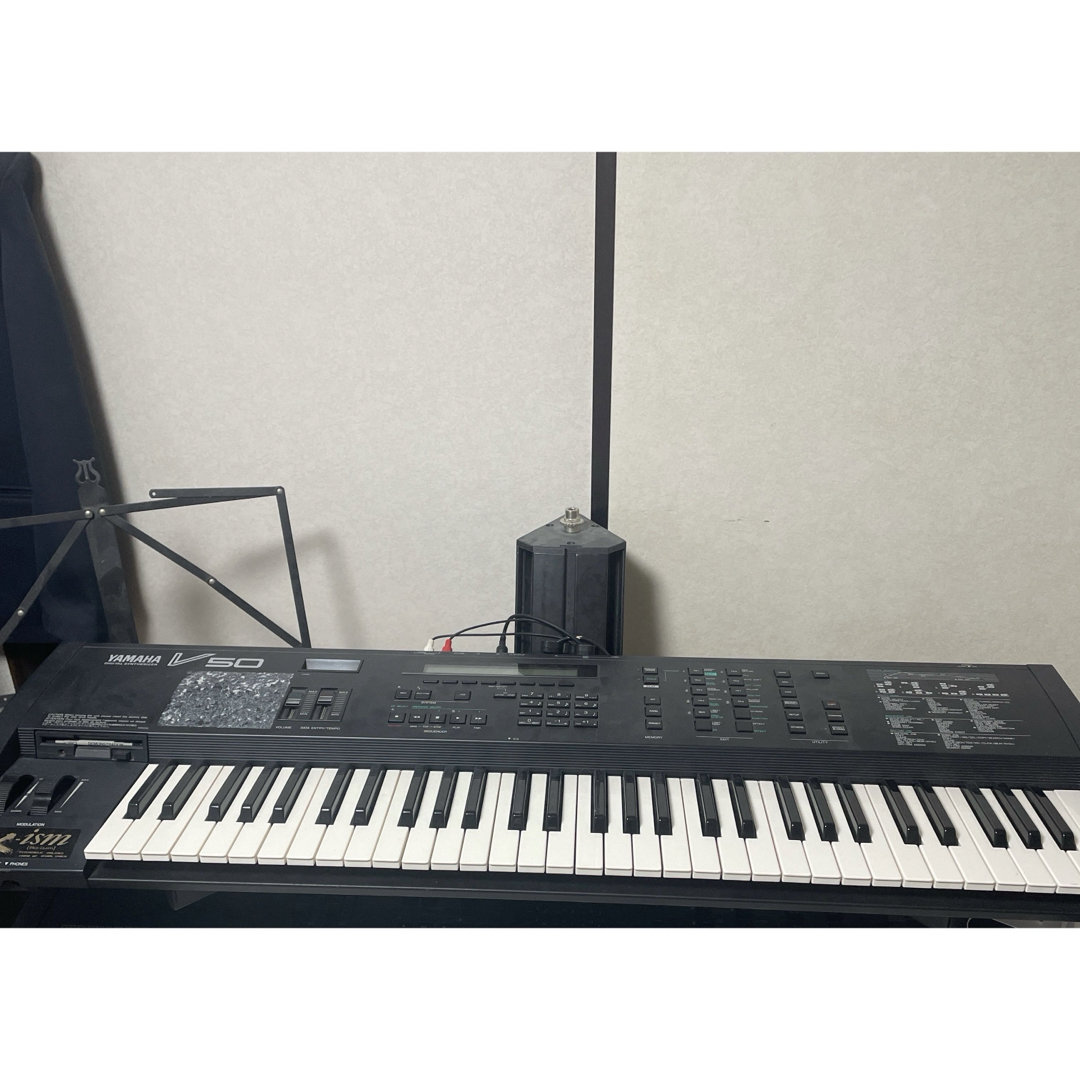 ヤマハ(ヤマハ)のヤマハ V50 シンセサイザー 楽器の鍵盤楽器(キーボード/シンセサイザー)の商品写真