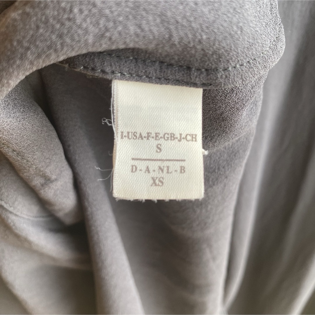 BRUNELLO CUCINELLI(ブルネロクチネリ)のBRUNELLO CUCINELLI パイピング 切り返し プルオーバー レディースのトップス(シャツ/ブラウス(長袖/七分))の商品写真