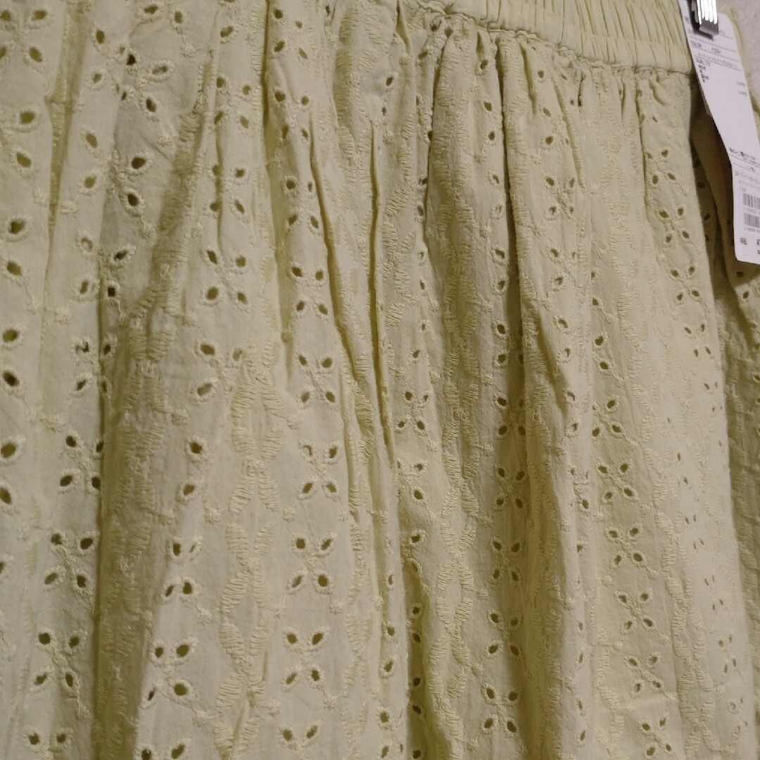 SM2(サマンサモスモス)のイエロー オーバーレース リバーシブルスカート サマンサモスモス 刺繍 インド レディースのスカート(ロングスカート)の商品写真