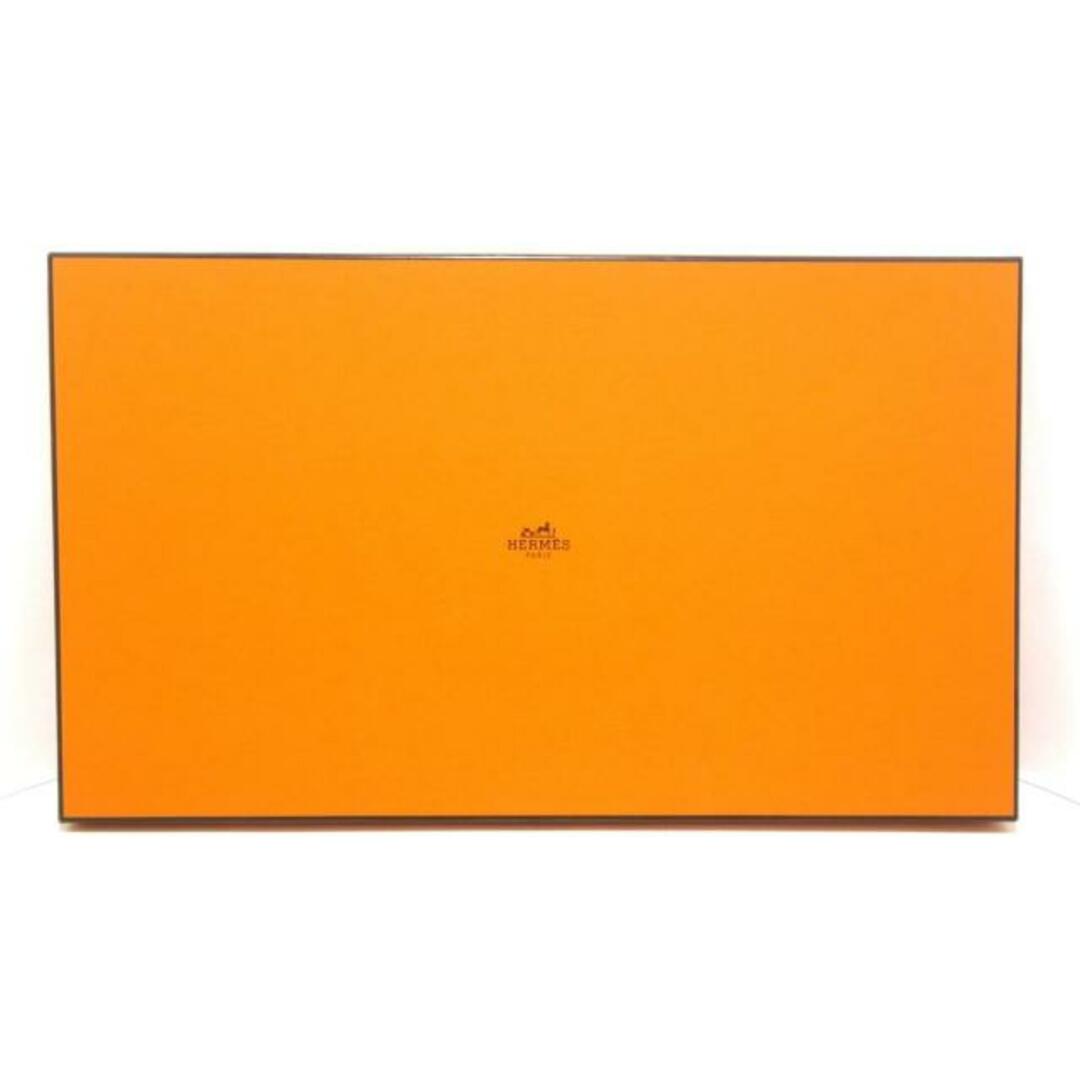 Hermes(エルメス)のHERMES(エルメス) ストール(ショール)美品  カレ140 ピンク×ベージュ LES VOITURES A TRANSFO/カシミヤ混 カシミヤ×シルク レディースのファッション小物(マフラー/ショール)の商品写真