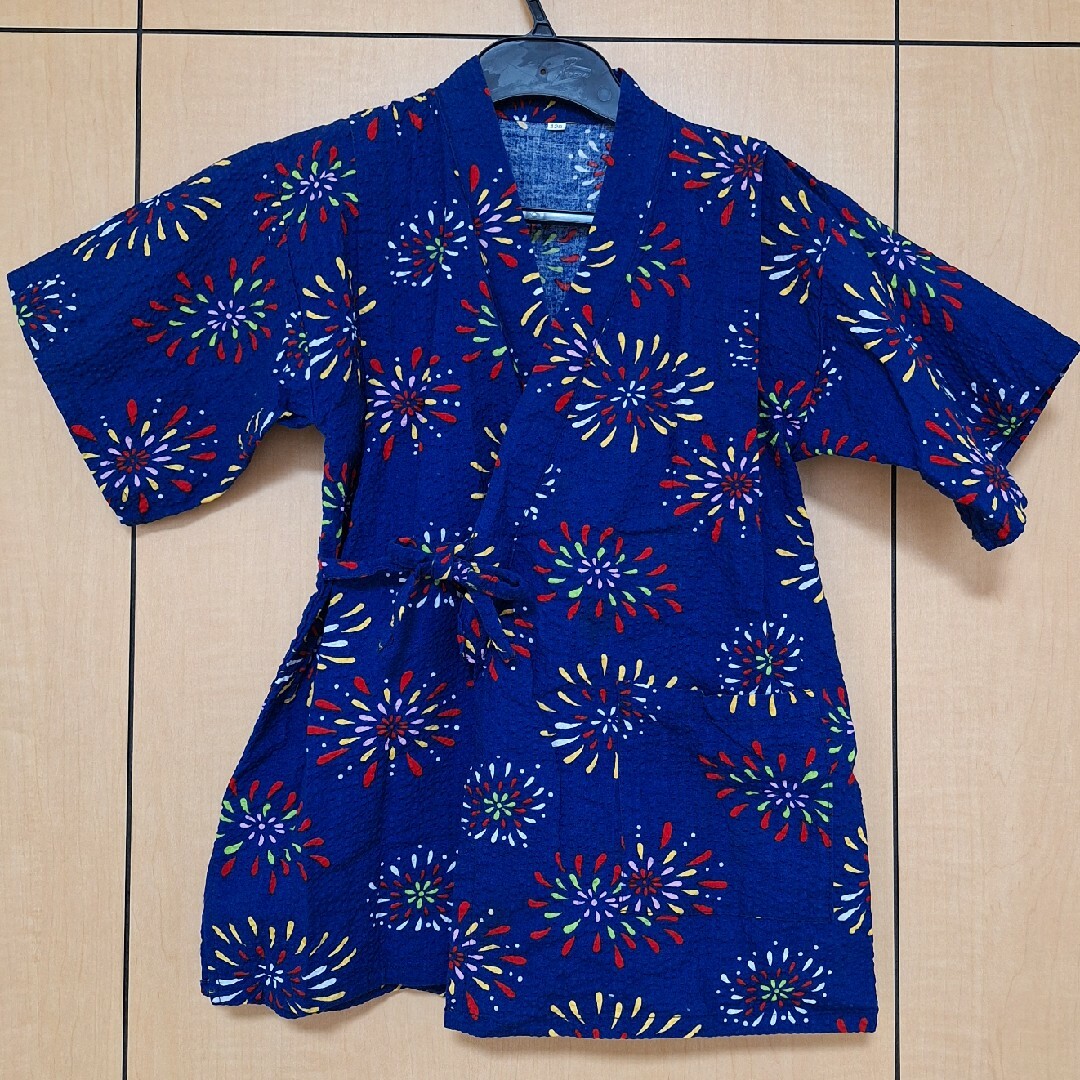 甚平 120 花火柄 紺色 キッズ/ベビー/マタニティのキッズ服男の子用(90cm~)(甚平/浴衣)の商品写真