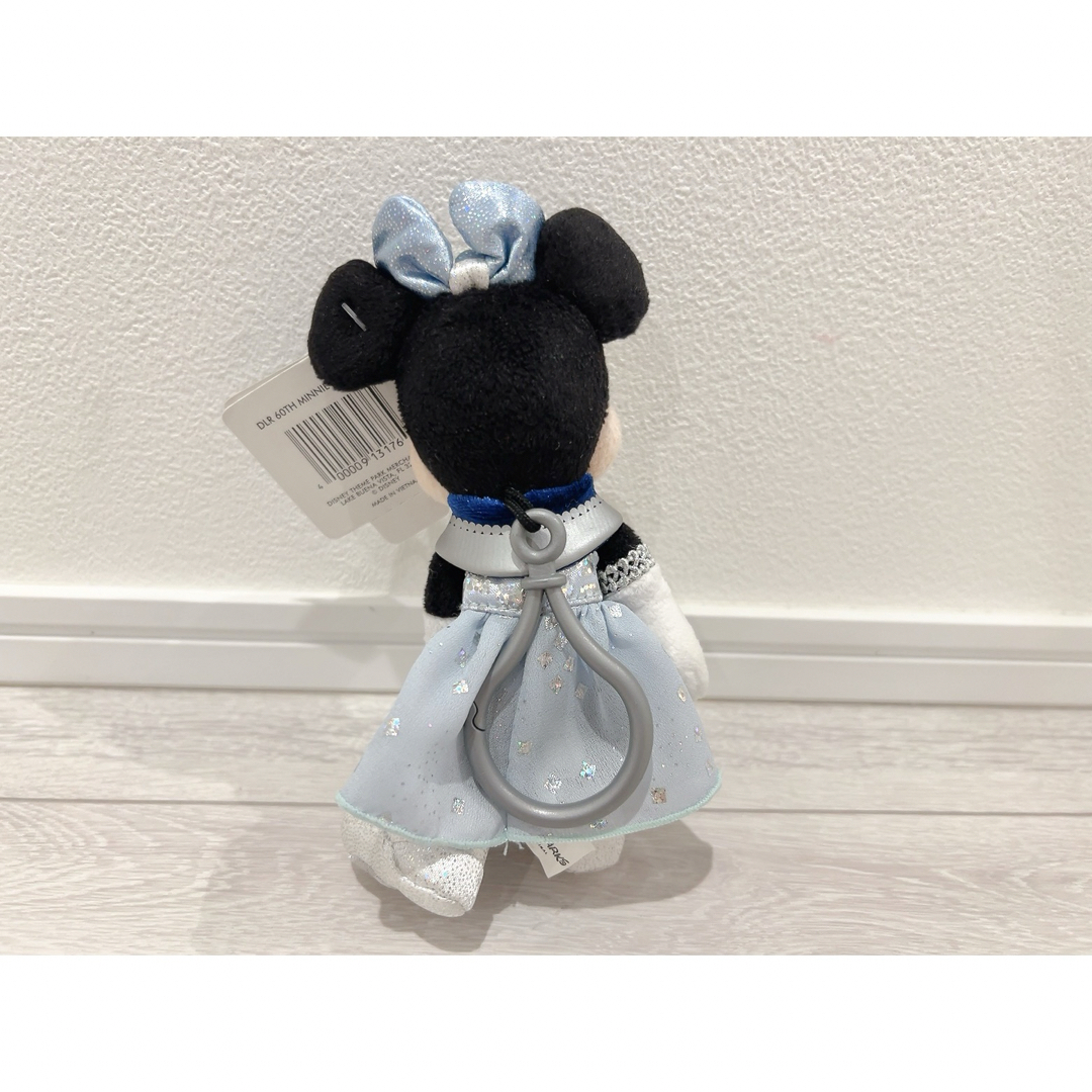 Disney(ディズニー)のカリフォルニアディズニーランド 60周年 ミニー ぬいぐるみバッジ エンタメ/ホビーのおもちゃ/ぬいぐるみ(キャラクターグッズ)の商品写真