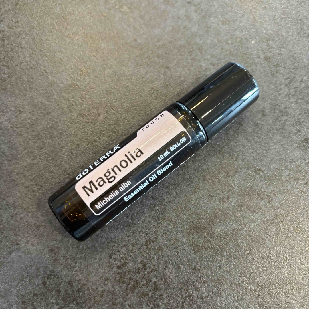 新品未開封　ドテラマグノリアタッチ　ロールオン doTERRA コスメ/美容のスキンケア/基礎化粧品(フェイスオイル/バーム)の商品写真