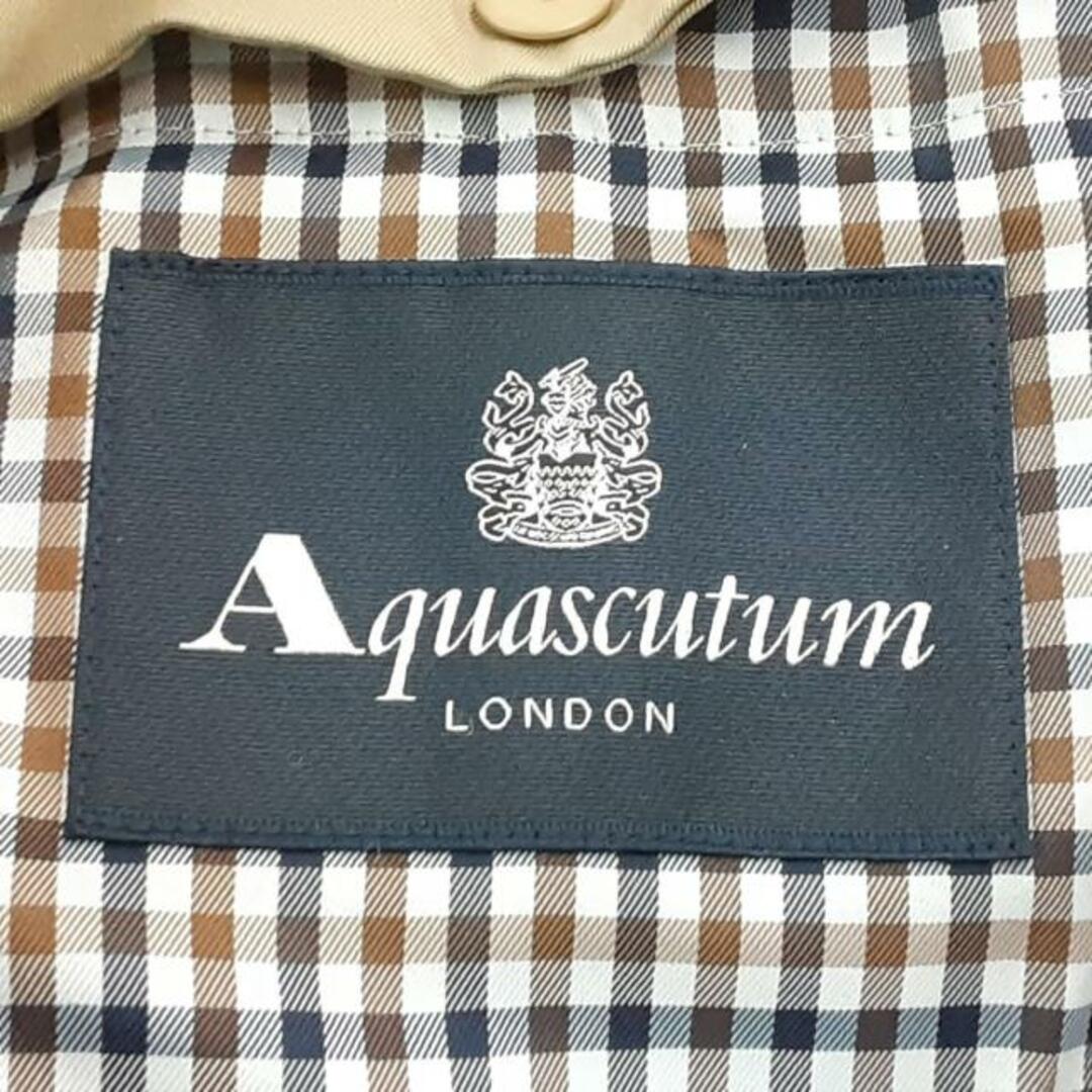 AQUA SCUTUM(アクアスキュータム)のAquascutum(アクアスキュータム) トレンチコート サイズ4 XS レディース - ベージュ 長袖/秋/冬 レディースのジャケット/アウター(トレンチコート)の商品写真