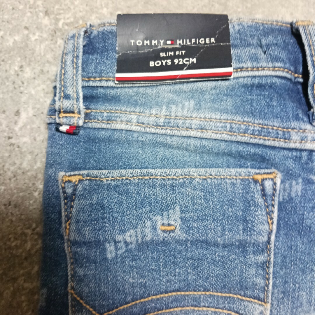 TOMMY HILFIGER(トミーヒルフィガー)の【新品タグ付き】TOMMY HILFIGER  キッズ  デニムパンツ ジーパン キッズ/ベビー/マタニティのキッズ服男の子用(90cm~)(パンツ/スパッツ)の商品写真