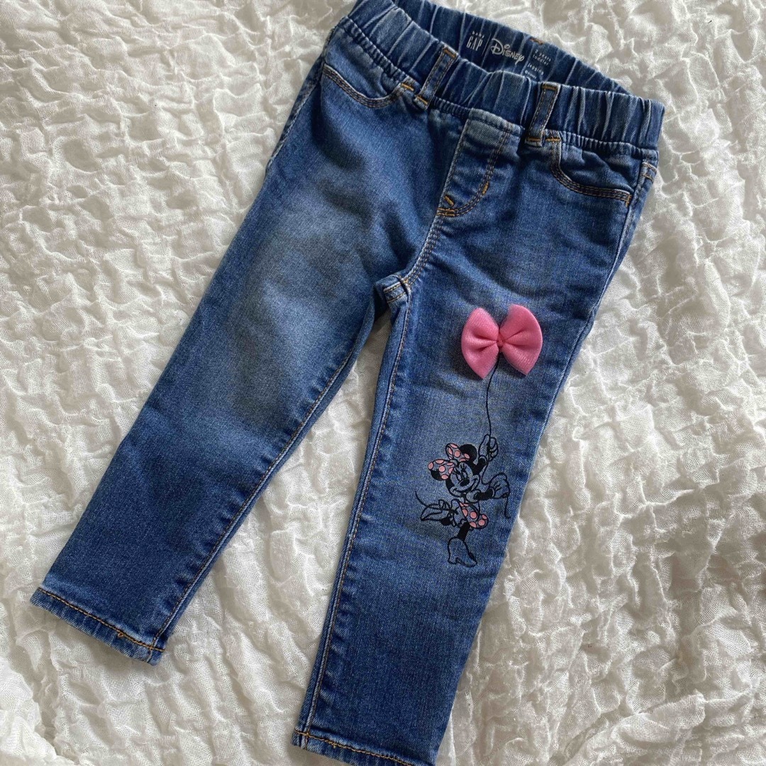 GAP Kids(ギャップキッズ)のGAP Disneyコラボ　デニム　95センチ キッズ/ベビー/マタニティのキッズ服女の子用(90cm~)(パンツ/スパッツ)の商品写真