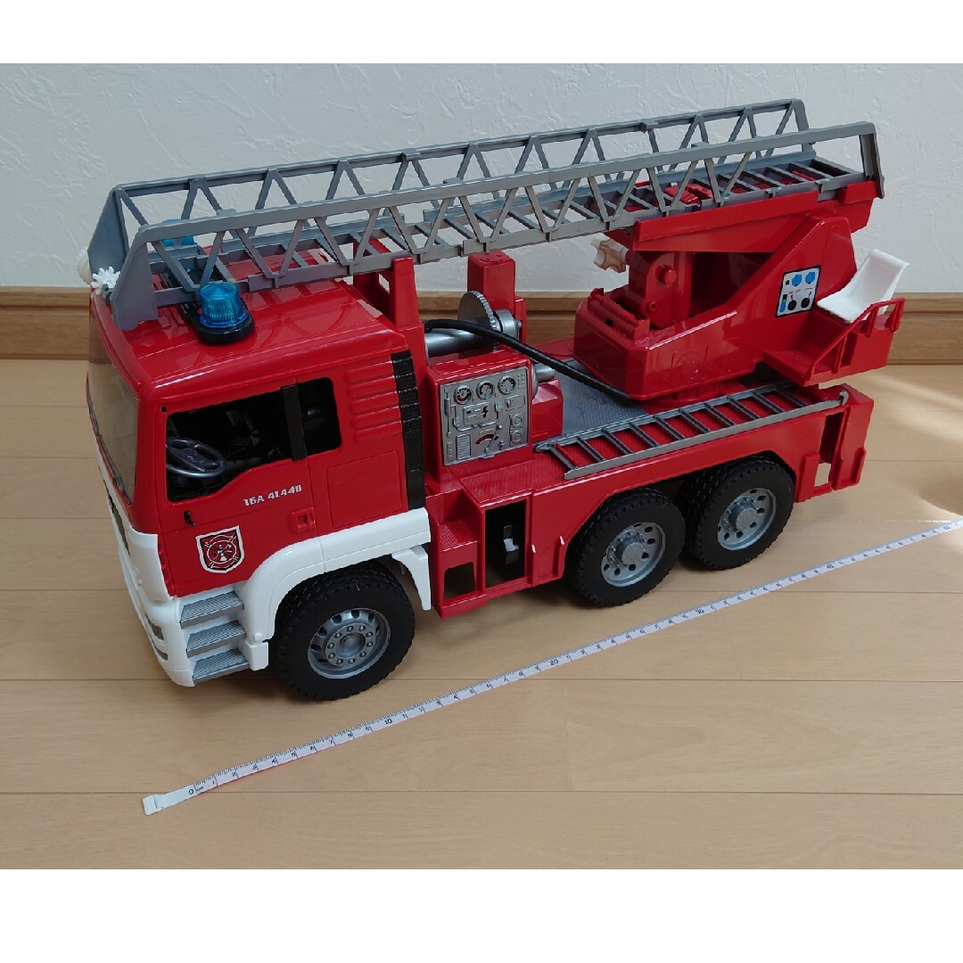 働く車　大型消防車　ポンプ車　はしご車 キッズ/ベビー/マタニティのおもちゃ(電車のおもちゃ/車)の商品写真