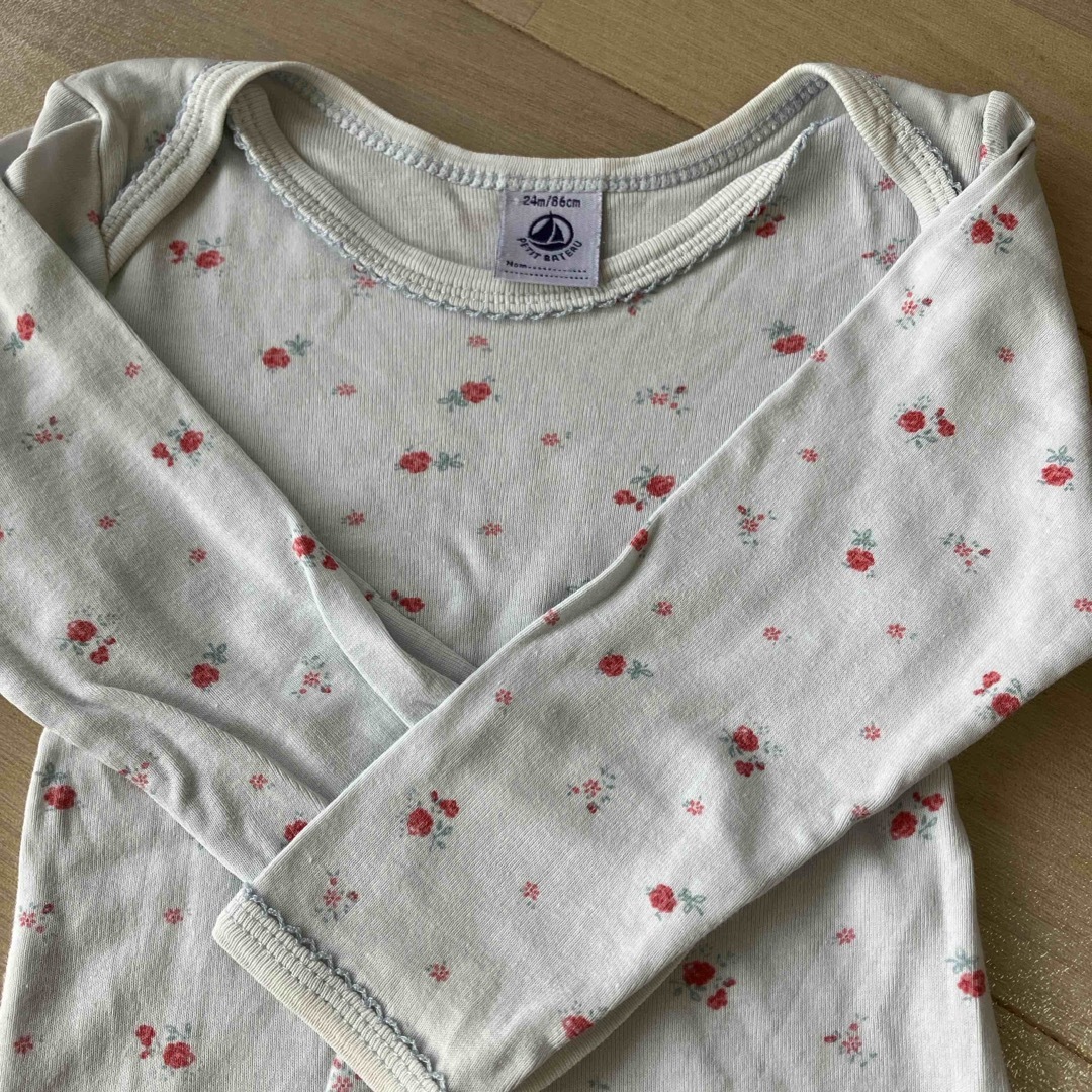 PETIT BATEAU(プチバトー)のPETIT BATEAU 長袖　ロンパース　2着セット キッズ/ベビー/マタニティのベビー服(~85cm)(ロンパース)の商品写真