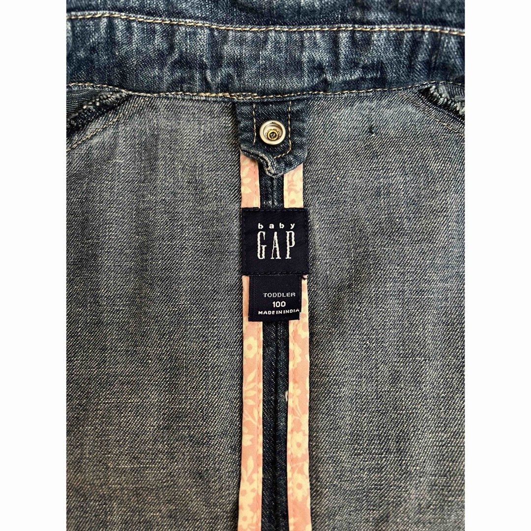 babyGAP(ベビーギャップ)のGAP キッズデニムコート キッズ/ベビー/マタニティのキッズ服女の子用(90cm~)(コート)の商品写真