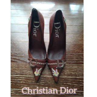 クリスチャンディオール(Christian Dior)のDior　刺繍が美しいピンヒールパンプス🦋　サイズ35　トップリフト交換済❣️(ハイヒール/パンプス)