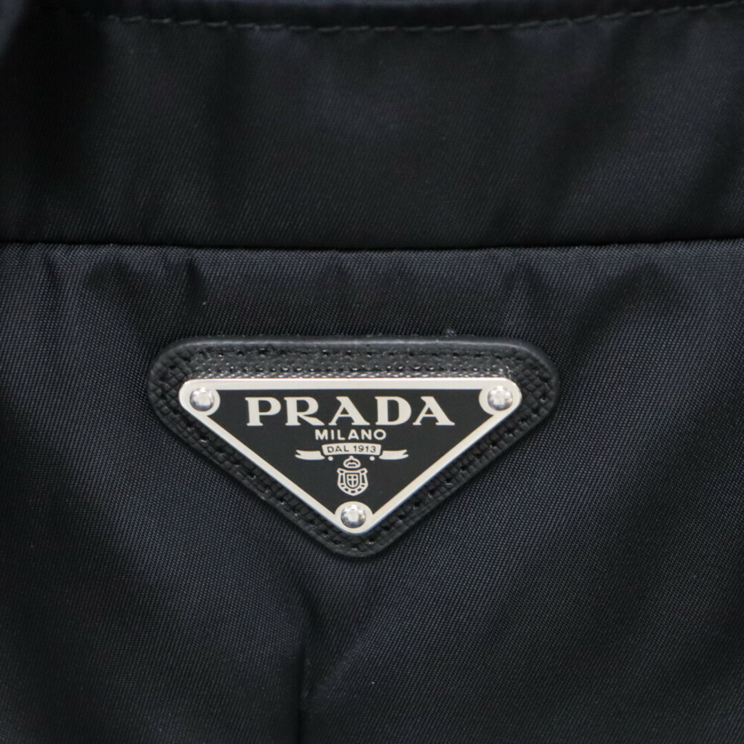 PRADA(プラダ)のPRADA プラダ Re-Nylon 三角プレート ナイロンテーラードジャケット SD099 S202 ブラック メンズのジャケット/アウター(テーラードジャケット)の商品写真