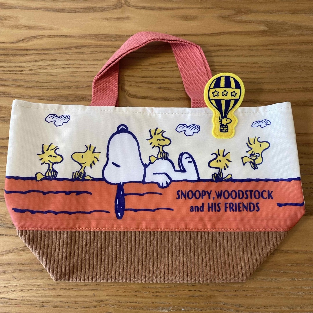 SNOOPY(スヌーピー)のスヌーピー　ランチバッグ エンタメ/ホビーのおもちゃ/ぬいぐるみ(キャラクターグッズ)の商品写真