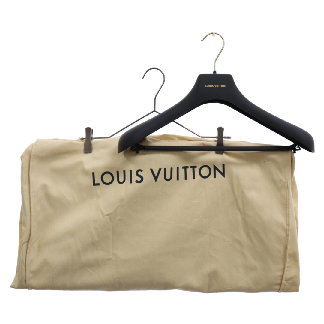 LOUIS VUITTON(ルイヴィトン)のLOUIS VUITTON ルイヴィトン 23SS モノグラム エンボス ユーティリティ ジップアップ レザージャケット ブラック 1A5ZTH メンズのジャケット/アウター(フライトジャケット)の商品写真