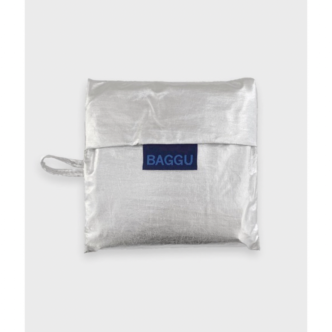 BAGGU(バグゥ)の新品 BAGGU バグー　スタンダード メタリックシルバー レディースのバッグ(エコバッグ)の商品写真