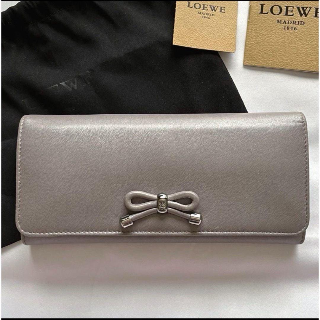 LOEWE(ロエベ)のLOEWE ロエベ 羊革 ソフト長財布 パープル 紫 かぶせ フラップ レディースのファッション小物(財布)の商品写真