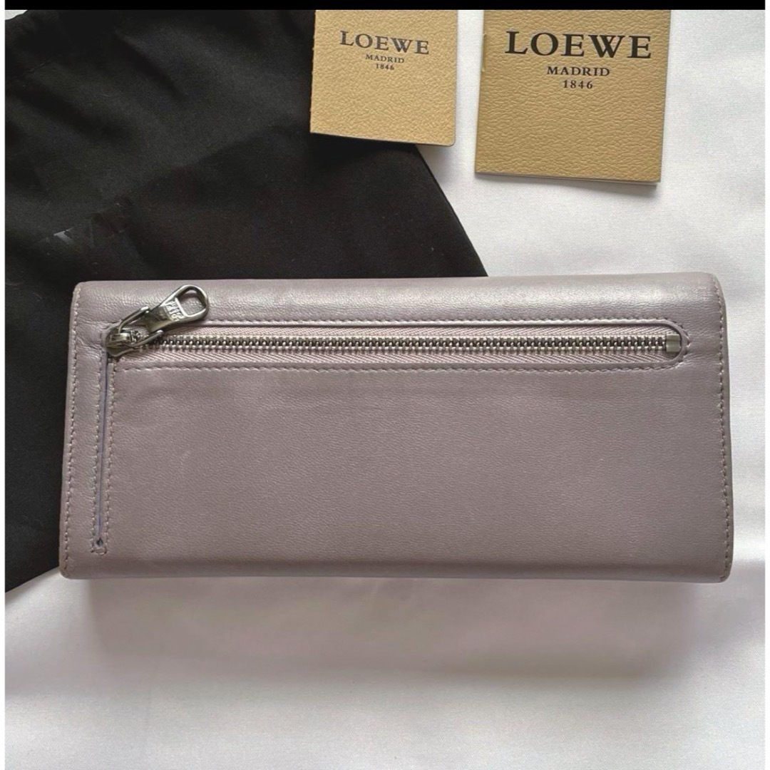 LOEWE(ロエベ)のLOEWE ロエベ 羊革 ソフト長財布 パープル 紫 かぶせ フラップ レディースのファッション小物(財布)の商品写真