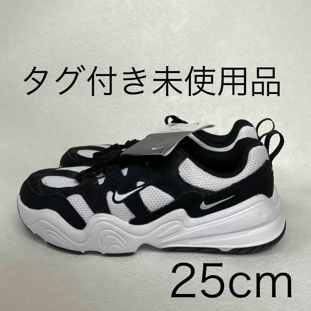 NIKE(ナイキ)のナイキ NIKE W TECH HERA テック ヘラ 25cm 黒白 ♫ レディースの靴/シューズ(スニーカー)の商品写真